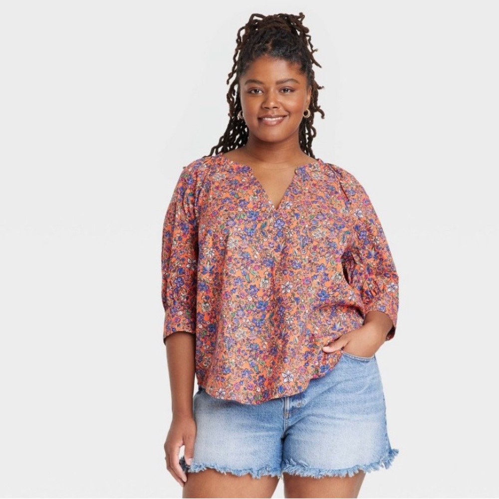 ✨NWT✨ Women's Pullover Blouse -
Universal Thread™ Floral